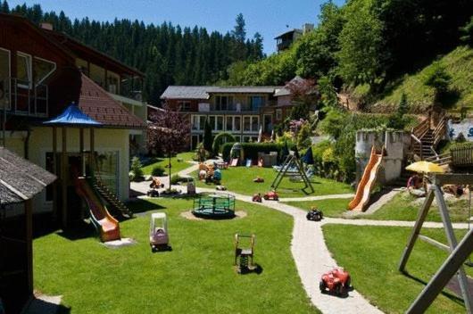 Smileys Kinderhotel Trebesing المظهر الخارجي الصورة